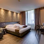 Western Farnese Отель 4*