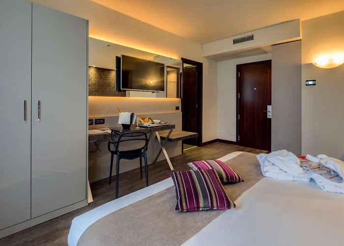 Western Farnese Парма