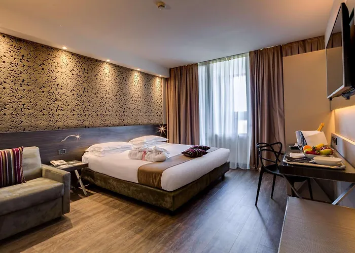 Western Farnese Отель 4*